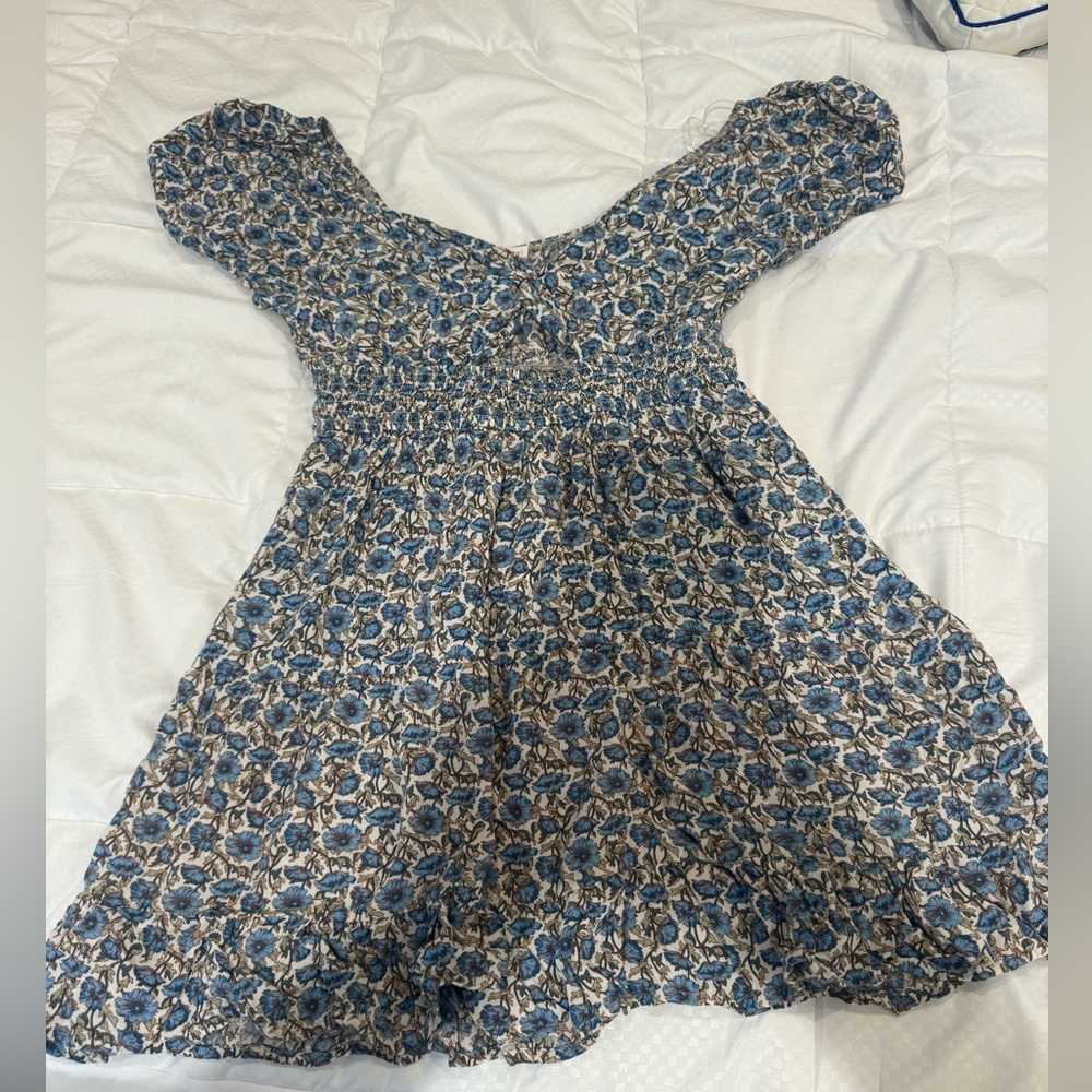 Dressing well is a form of self-expression. Show off your style with this dress